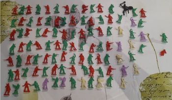 Lot de petites figurines soldats en plastique