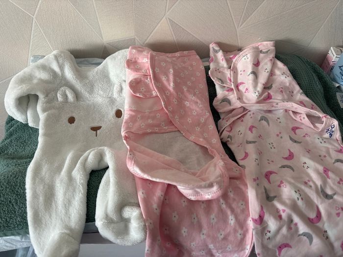 Vêtement en taille 1 Mois fille 9 articles - photo numéro 1