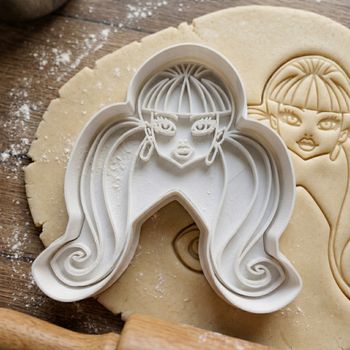Emporte-pièce Biscuit Visage Fille style Monster High - Découpoir Pâtisserie Sablé Pâte à Sucre