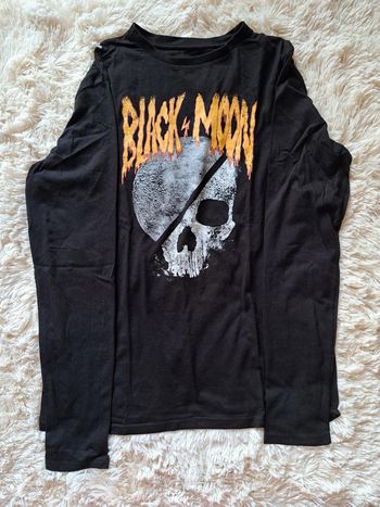 T-shirt noir à manches longues avec dessin tête de mort, pour un look audacieux et moderne 💀🖤