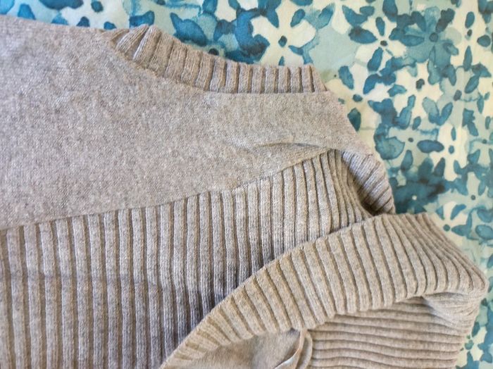 Haut gris sans manche joli col décolleté - photo numéro 2