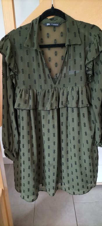 Robe verte à pois noir