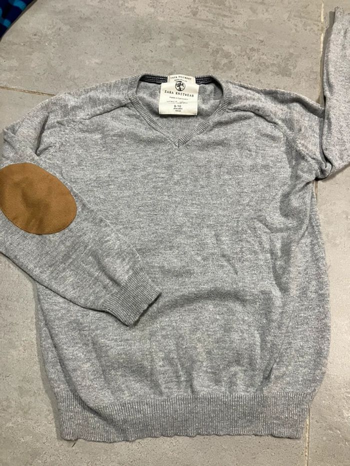 Lot 3 pulls très différents 10 ans - photo numéro 5