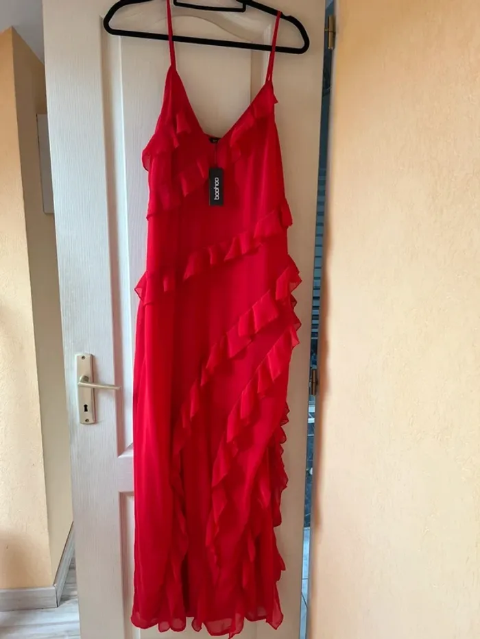 robe longue maxi dress à volant rouge boohoo - photo numéro 3
