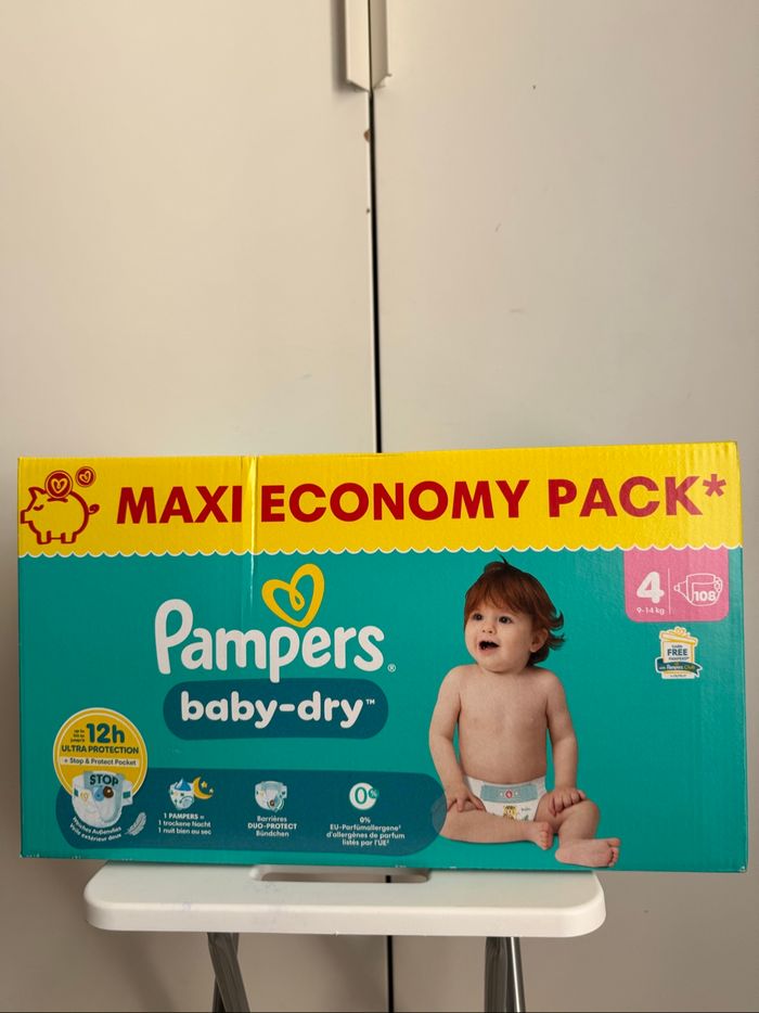 108 couches pampers taille 4