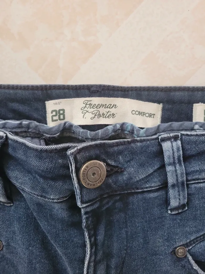 Jean taille 28 -L32 taille 38 - photo numéro 2