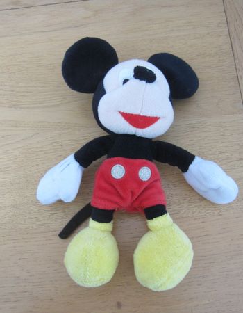 Peluche Mickey.