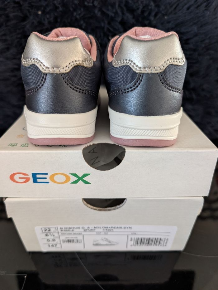 Baskets fille. Taille 22. Semelle intérieure en cuir. Neuf. Geox - photo numéro 2