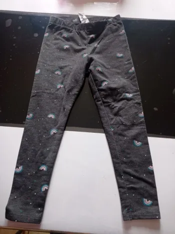 Pantalon élastique gris foncé avec motif pour petite fille