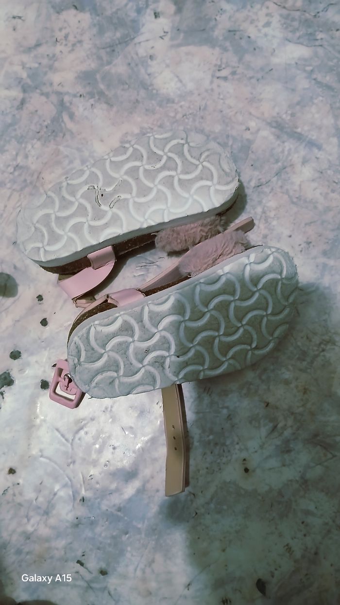 Lots de chaussures filles taille 24 - photo numéro 5