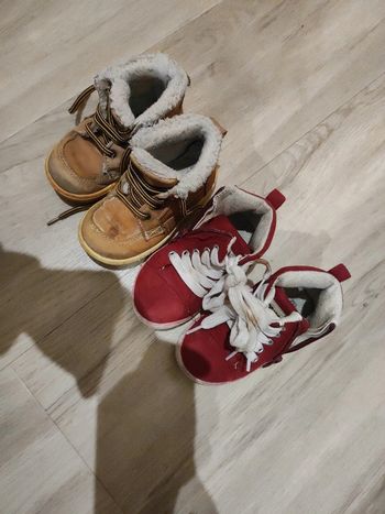 Lot de 2 paires de chaussures taille 22