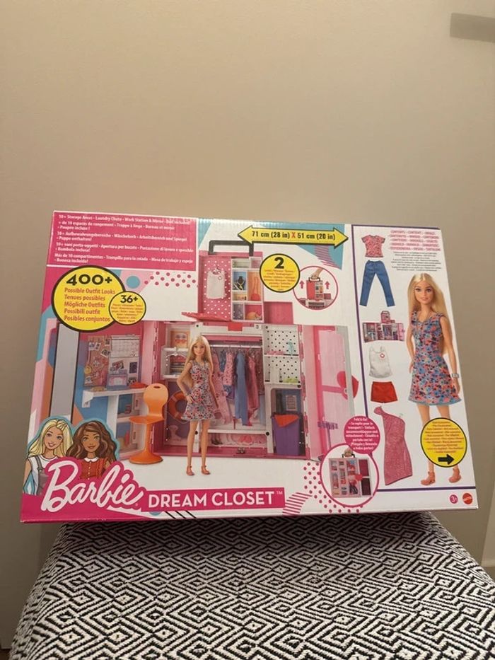 Mattel - Poupée Barbie Mannequin et Coffret Dressing Deluxe