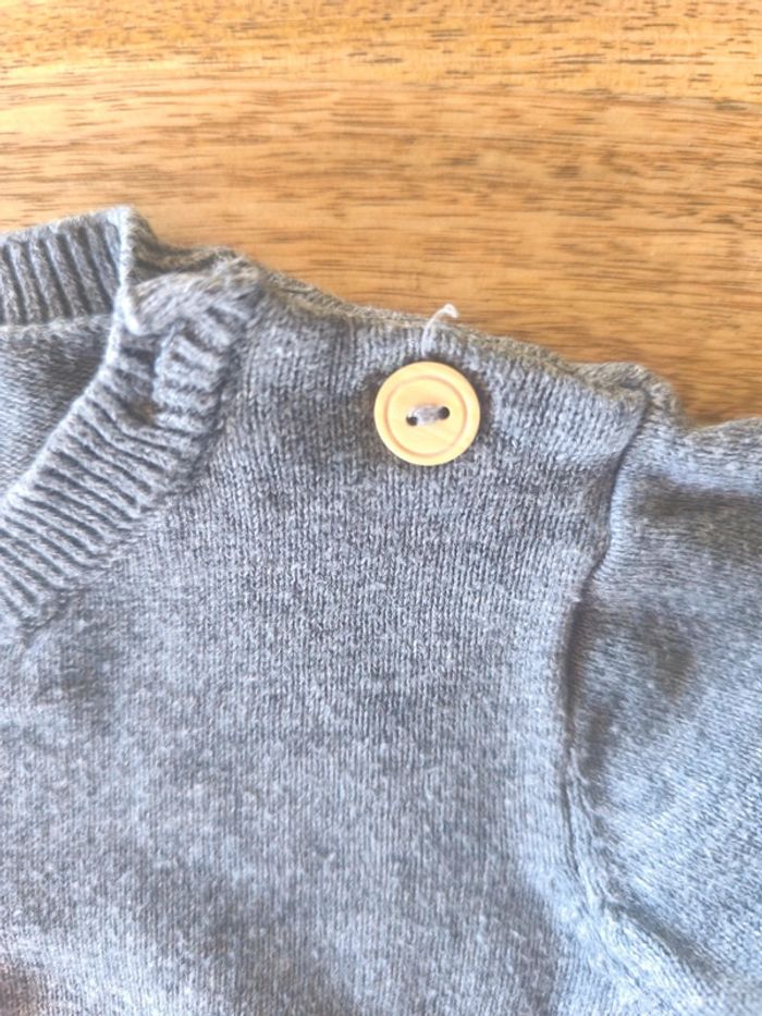 Pull uni gris 3 mois - photo numéro 5