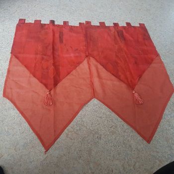 Rideaux rouges