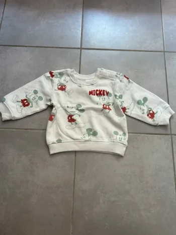 Pull Mickey Disney baby taille 18 mois