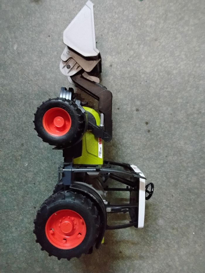 Tracteur avec fourche - photo numéro 2