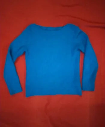 Pull over col rond large ouleurs bleu  
Taille S  
Sweat chaud