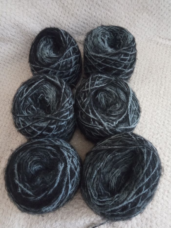 Lot de 6 Pelotes Fantaisies Tons Noirs et Bleu Clair (400g)