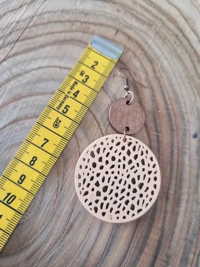 Boucles d'oreilles fantaisies ronds en bois - photo numéro 2