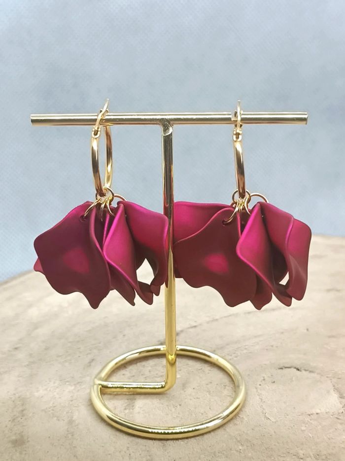 Grosse paire de créoles acier inoxydable et pétales acryliques roses satin - photo numéro 2