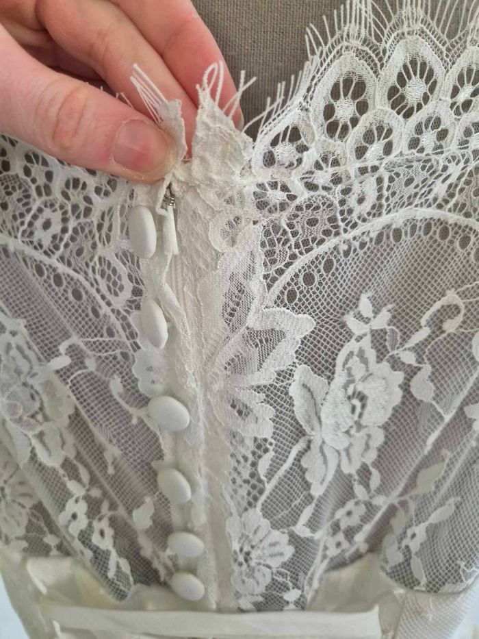Robe de mariée avec manches en dentelle - photo numéro 7