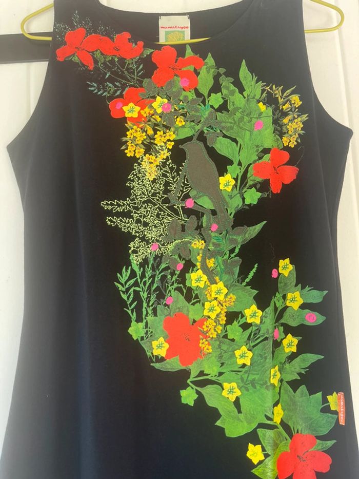 Très jolie robe noire avec fleurs - photo numéro 2
