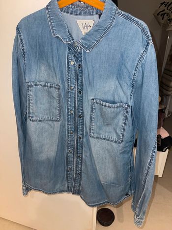 Superbe chemise en jean Ikks , tête de mort en très bon état