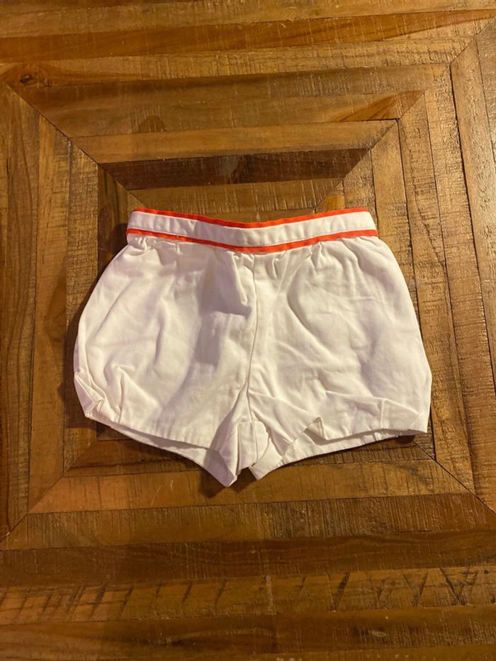 Short blanc liseret orange