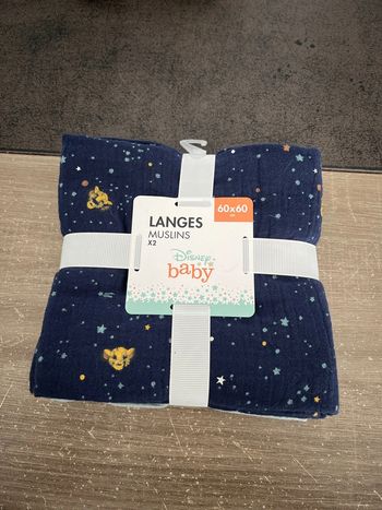 lot de 2 langes roi lion neuf