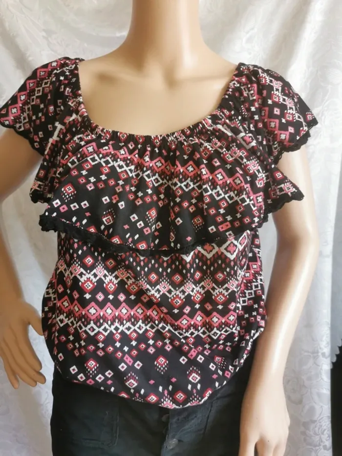 Top. Noir. Rose. Blanc. Taille 40. Gemo