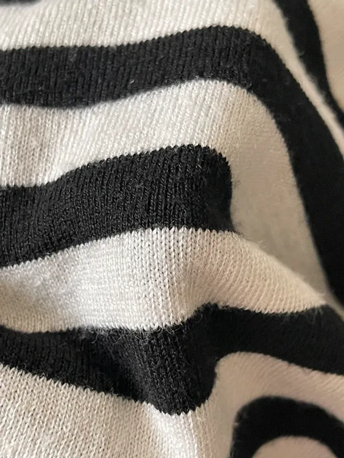 Joli petit pull ample à maille fine avec rayures noires et blanches Mango (MNG) taille S - photo numéro 5