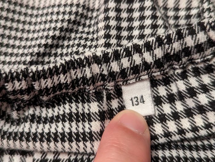 Robe fille 8-9 ans effet rétro très bon état , 134 cm
C&A - photo numéro 7