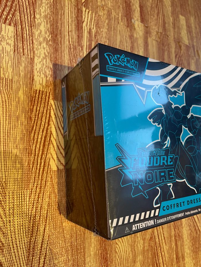 Coffret Pokémon ETB EV10.5 Foudre Noir - photo numéro 2
