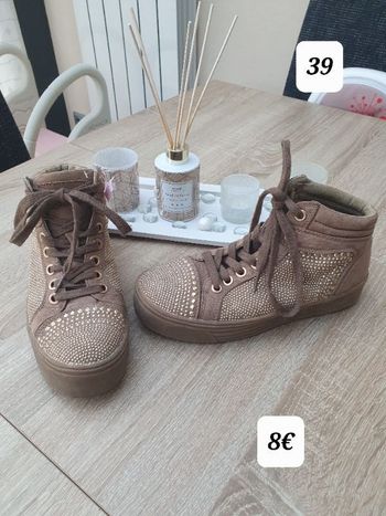 Baskets beige fonçé