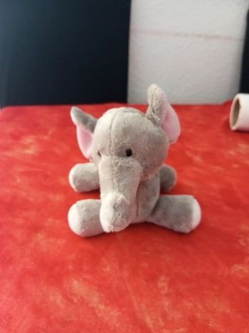 Peluche éléphant gris