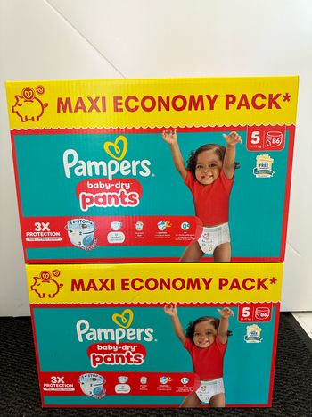 Lot de 2 cartons de couches culottes  Pampers T5