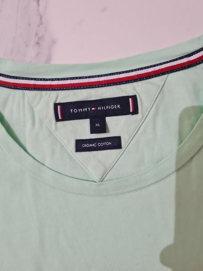 Lot tee shirt tommy hilfiger - photo numéro 6