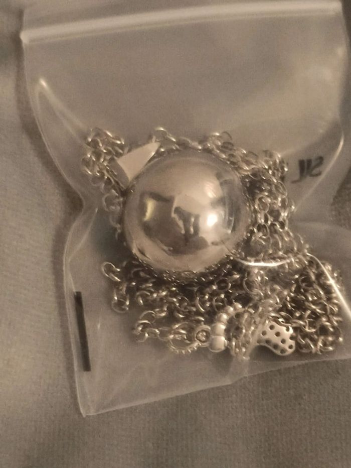 Collier Bola de Grossesse + pochette en satin - photo numéro 2