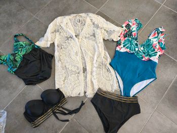 Lot maillots de bain femme taille  XL+ paréo
