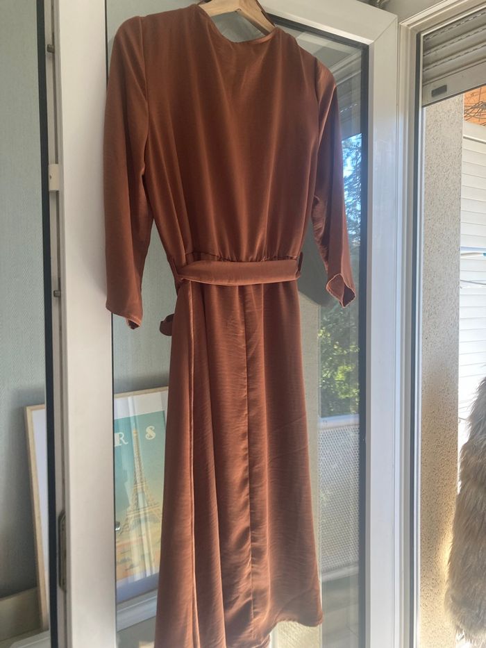 Robe satinée marron caramel mi-longue, T40, Grain de Malice - photo numéro 3