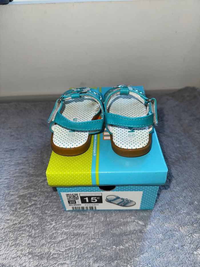 Sandales bébé 20 TBE neuves bleues - photo numéro 2