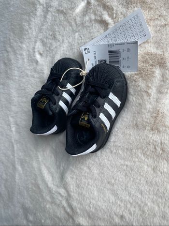 Basket superstar bébé noir