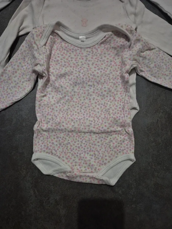 Lot bodies 6 mois bébé fille - photo numéro 3