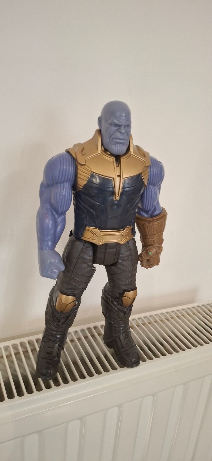 Figurine Marvel – Thanos 30 cm (avec gantelet doré) - photo numéro 4