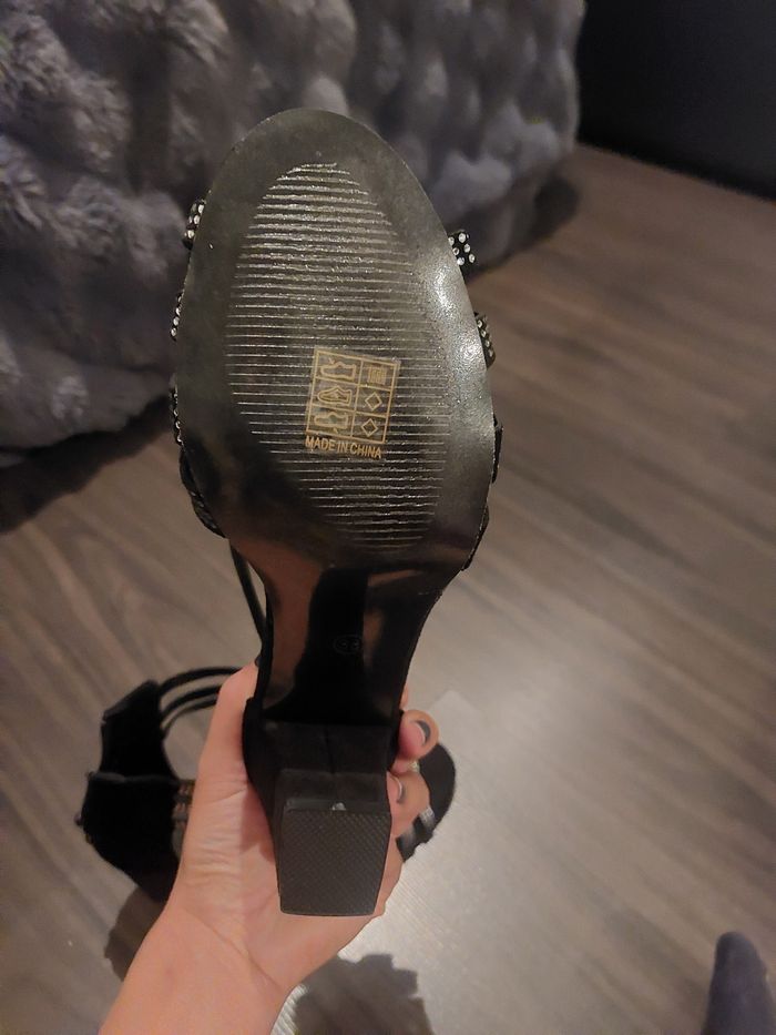 Sandales à talons noires avec strass NEUVES, très  classes - photo numéro 6