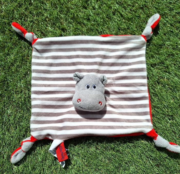 DOUDOU CARRE PLAT RAYE HIPPOPOTAME - LES PETITES MARIES