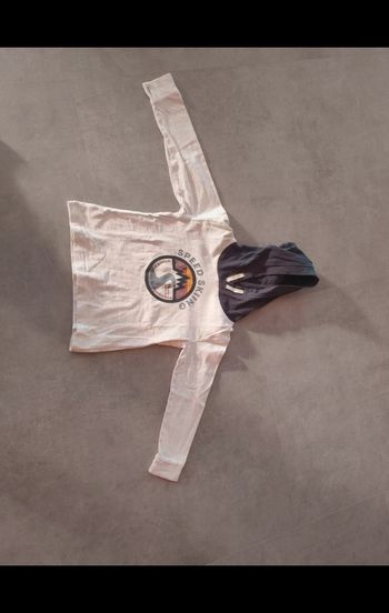Tee-shirt manches longues à capuche 4 ans TAO, Parfait état