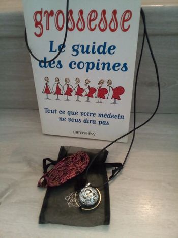 Lot livre + collier sautoir bola future maman