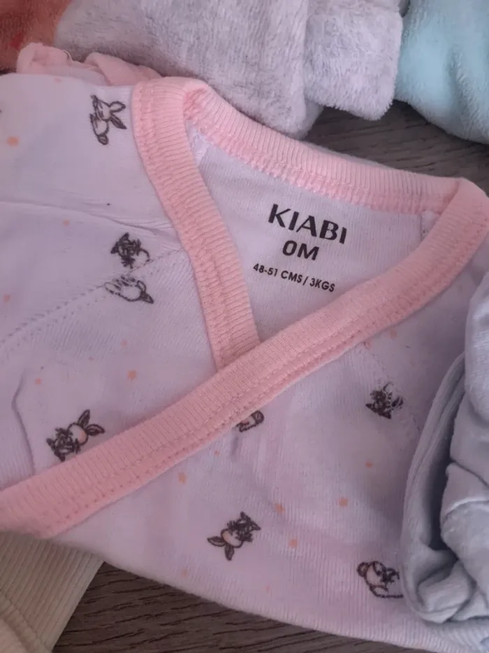 Lot de vêtements naissance bébé 0 mois - photo numéro 3