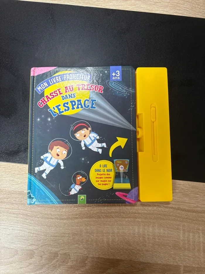 Mon livre projecteur chasse au trésor dans l’espace